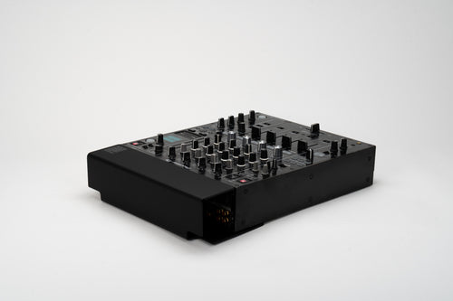 Cable cover installed on Pioneer DJM-900
